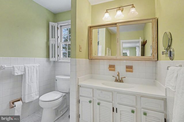 3 CARRIAGE WAY, Berwyn, PA 19312