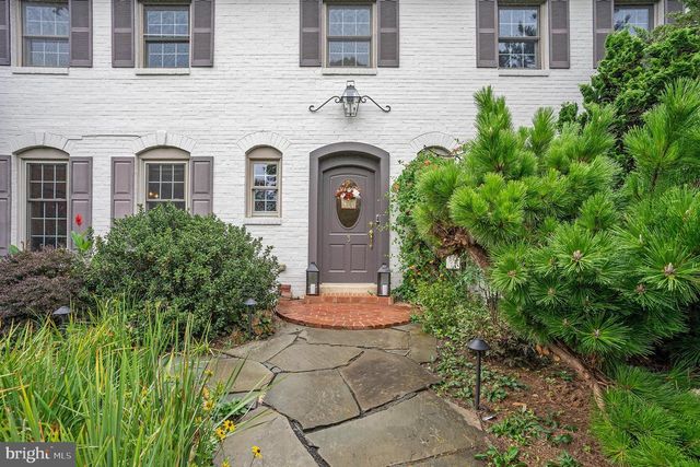 3 CARRIAGE WAY, Berwyn, PA 19312