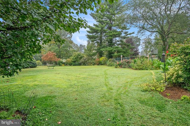 3 CARRIAGE WAY, Berwyn, PA 19312