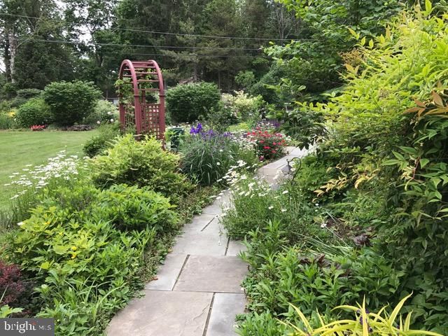 3 CARRIAGE WAY, Berwyn, PA 19312