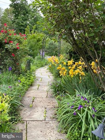 3 CARRIAGE WAY, Berwyn, PA 19312