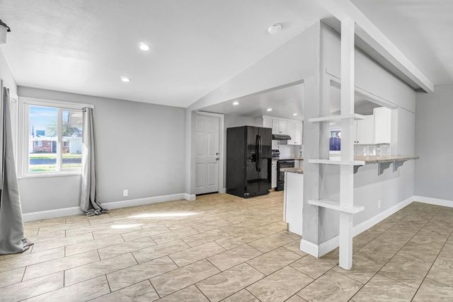 3763 E Swift Avenue, Fresno, CA 93726