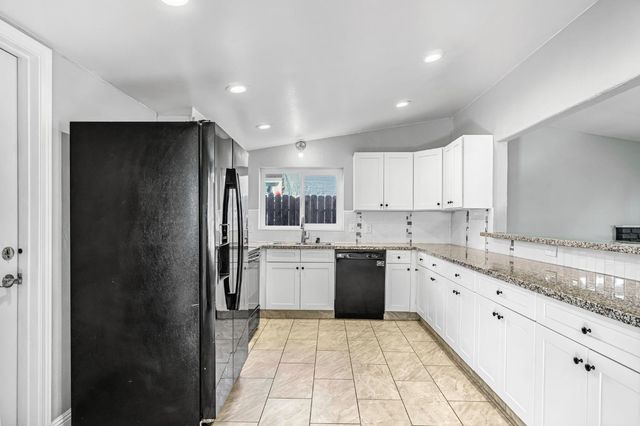 3763 E Swift Avenue, Fresno, CA 93726