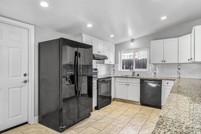 3763 E Swift Avenue, Fresno, CA 93726