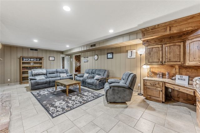 1100 Broadmoor Drive, Bryan, TX 77802