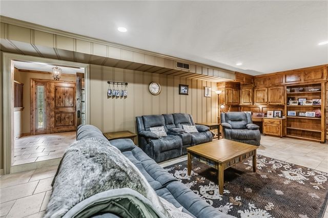 1100 Broadmoor Drive, Bryan, TX 77802