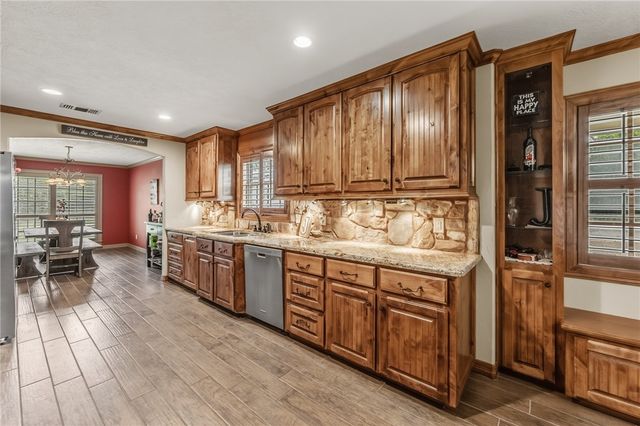 1100 Broadmoor Drive, Bryan, TX 77802