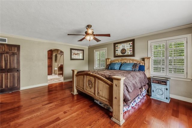 1100 Broadmoor Drive, Bryan, TX 77802