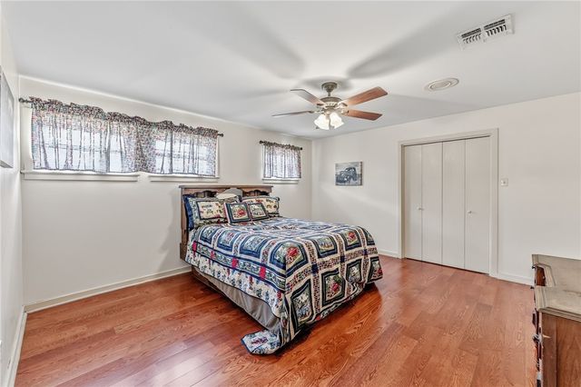 1100 Broadmoor Drive, Bryan, TX 77802