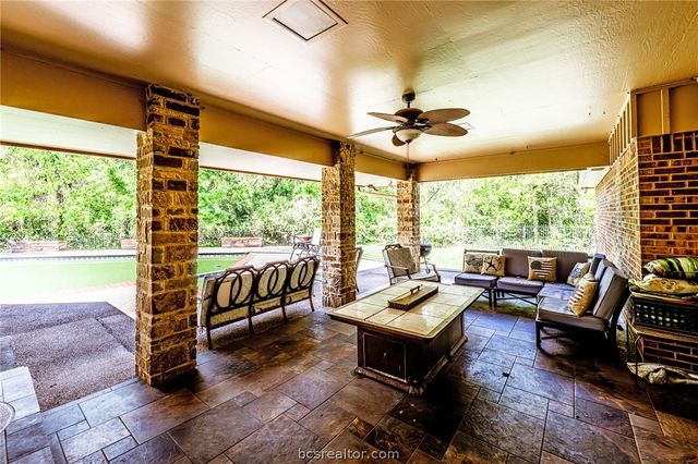 1100 Broadmoor Drive, Bryan, TX 77802