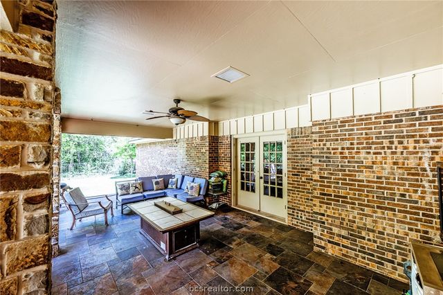 1100 Broadmoor Drive, Bryan, TX 77802