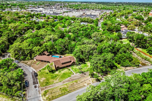 1100 Broadmoor Drive, Bryan, TX 77802