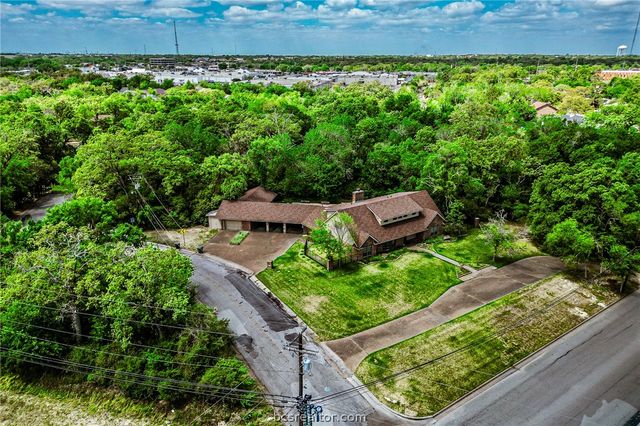 1100 Broadmoor Drive, Bryan, TX 77802