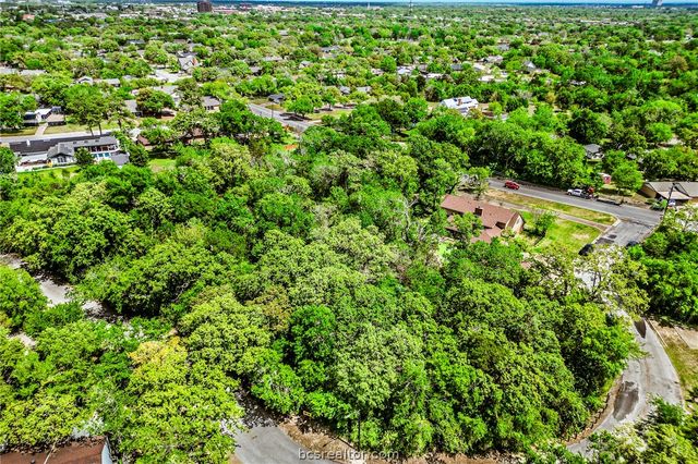 1100 Broadmoor Drive, Bryan, TX 77802