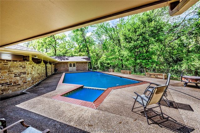 1100 Broadmoor Drive, Bryan, TX 77802