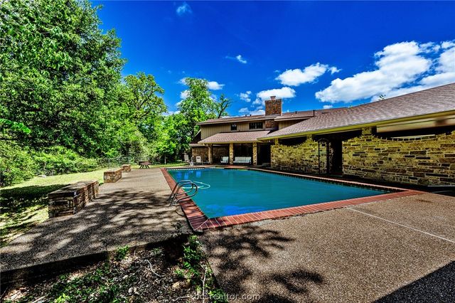 1100 Broadmoor Drive, Bryan, TX 77802