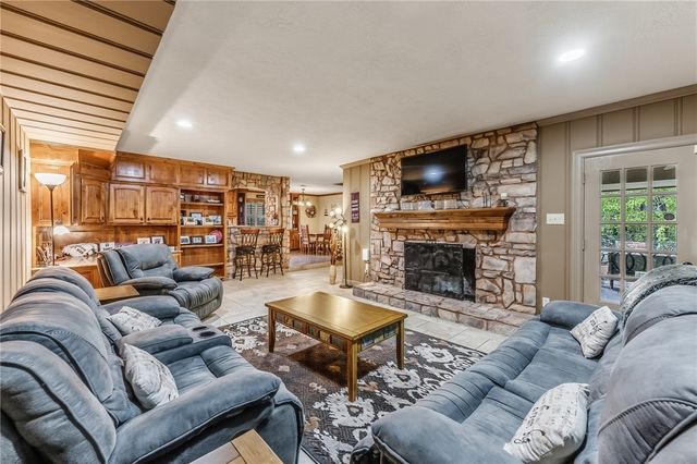 1100 Broadmoor Drive, Bryan, TX 77802