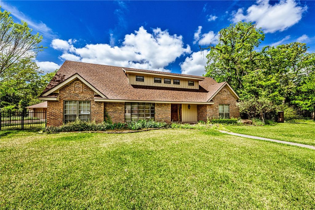 1100 Broadmoor Drive, Bryan, TX 77802