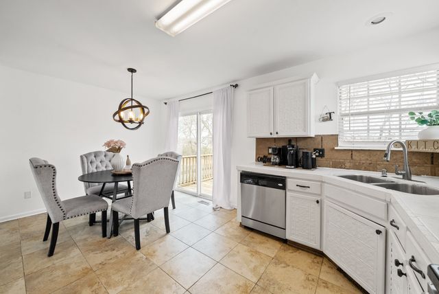 125 Sumner Meadows Ln, Hendersonville, TN 37075