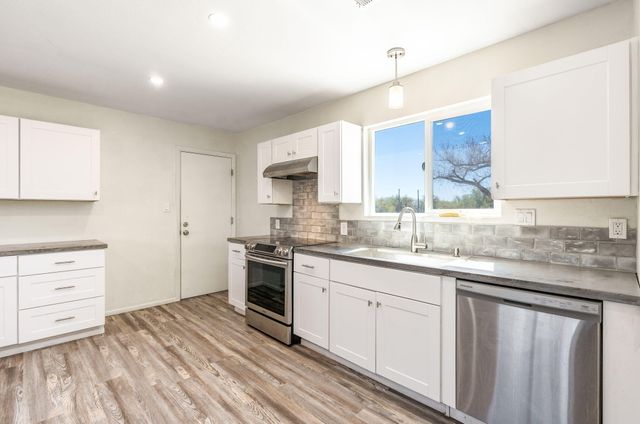 1000 Calle De Celina NW, Corrales, NM 87048