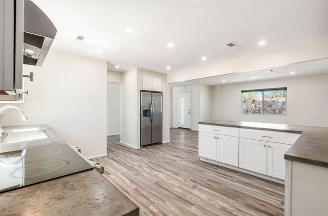 1000 Calle De Celina NW, Corrales, NM 87048