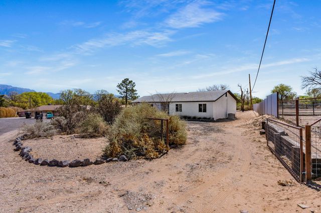 1000 Calle De Celina NW, Corrales, NM 87048