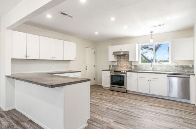 1000 Calle De Celina NW, Corrales, NM 87048