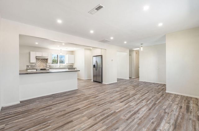 1000 Calle De Celina NW, Corrales, NM 87048