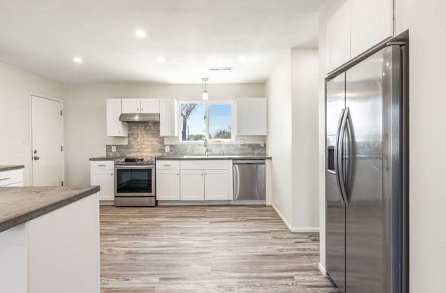 1000 Calle De Celina NW, Corrales, NM 87048