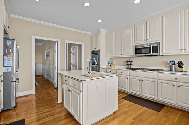 44 Bay Front PL, Hampton, VA 23664
