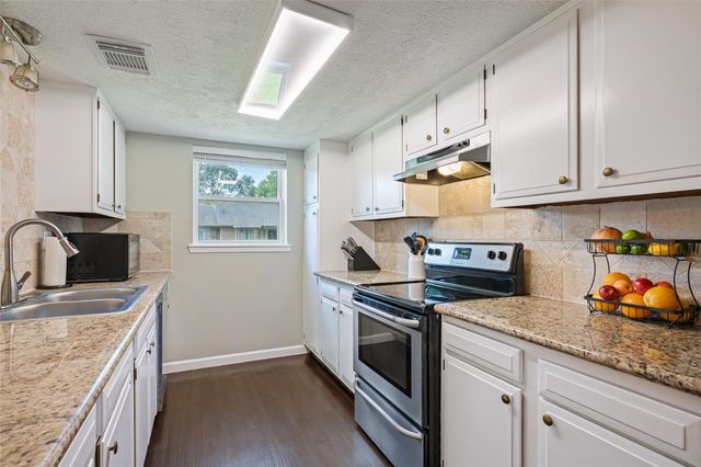 3808 Laura Leigh Drive, Friendswood, TX 77546