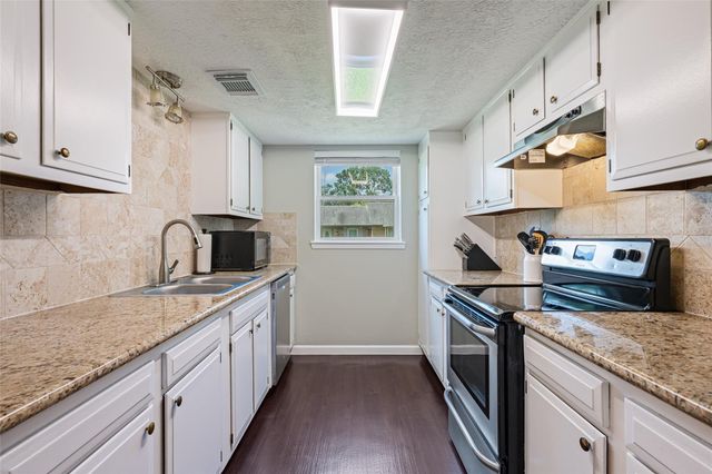3808 Laura Leigh Drive, Friendswood, TX 77546
