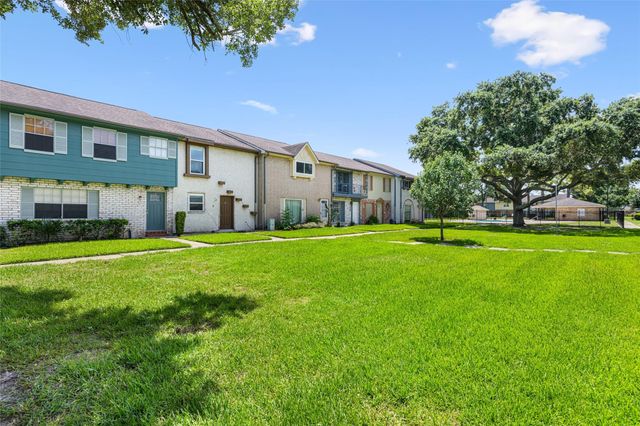 3808 Laura Leigh Drive, Friendswood, TX 77546