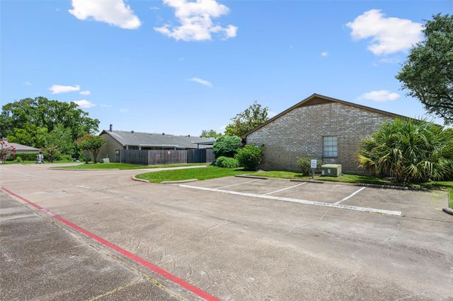 3808 Laura Leigh Drive, Friendswood, TX 77546