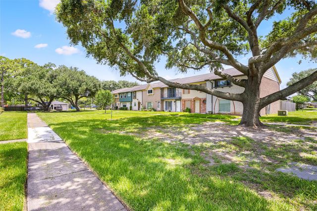 3808 Laura Leigh Drive, Friendswood, TX 77546