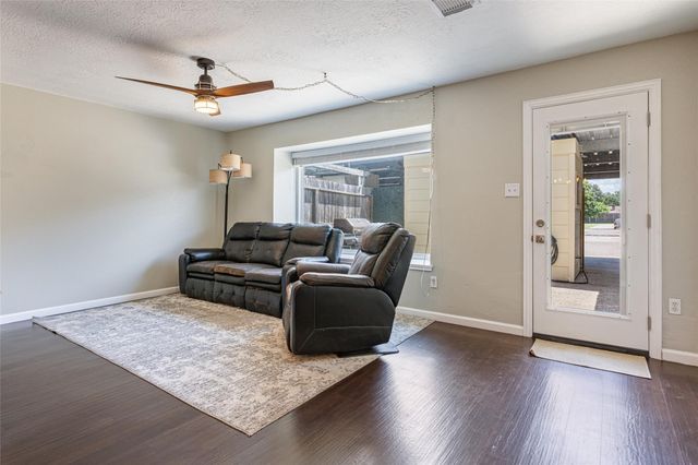 3808 Laura Leigh Drive, Friendswood, TX 77546