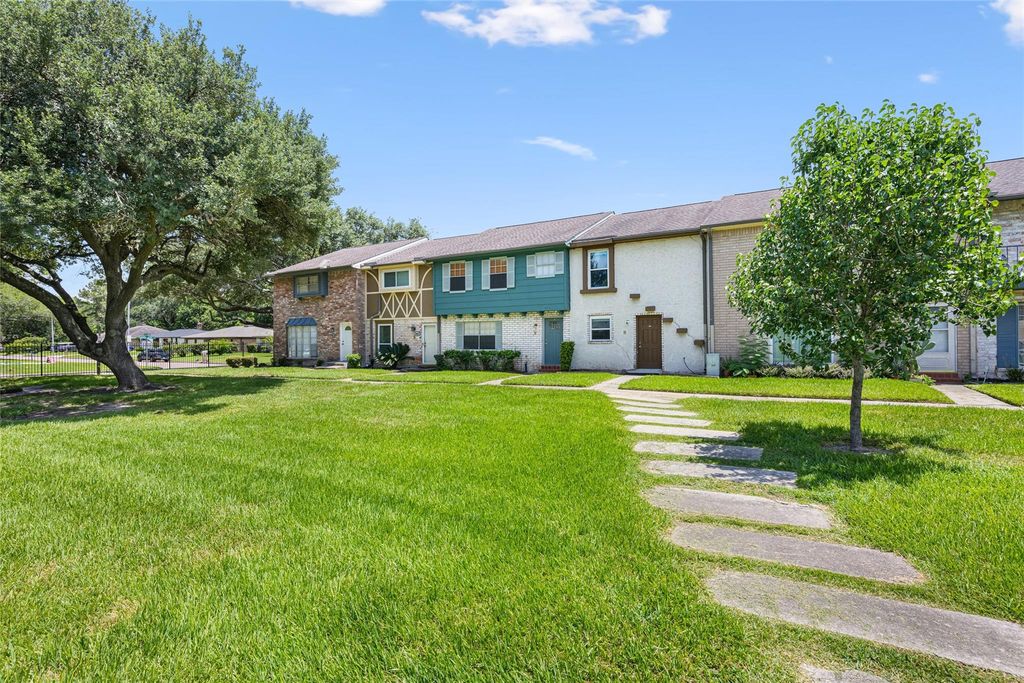 3808 Laura Leigh Drive, Friendswood, TX 77546