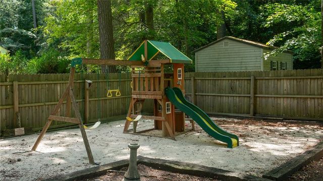 200 Walden DR, Yorktown, VA 23692