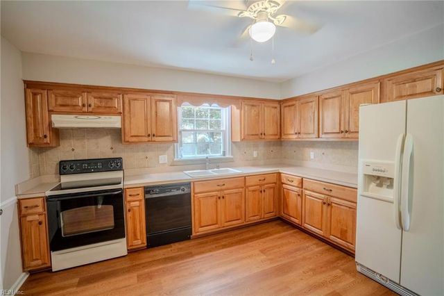 200 Walden DR, Yorktown, VA 23692
