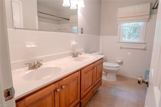 200 Walden DR, Yorktown, VA 23692