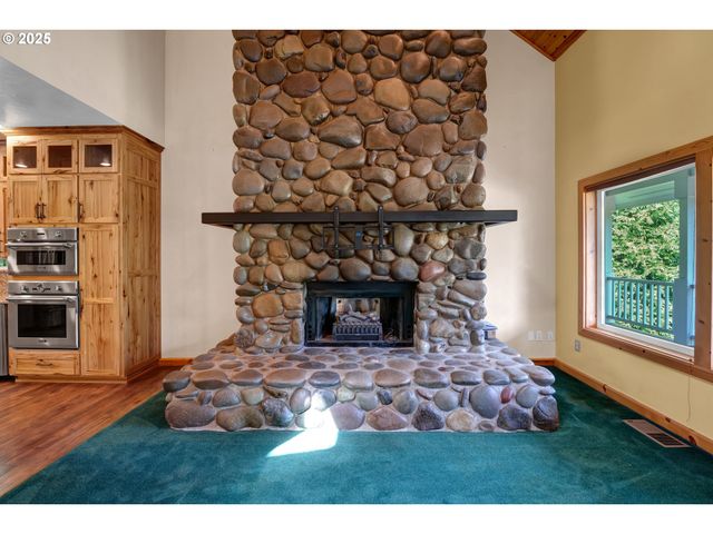 78341 SNAUER Ln, Cottage Grove, OR 97424