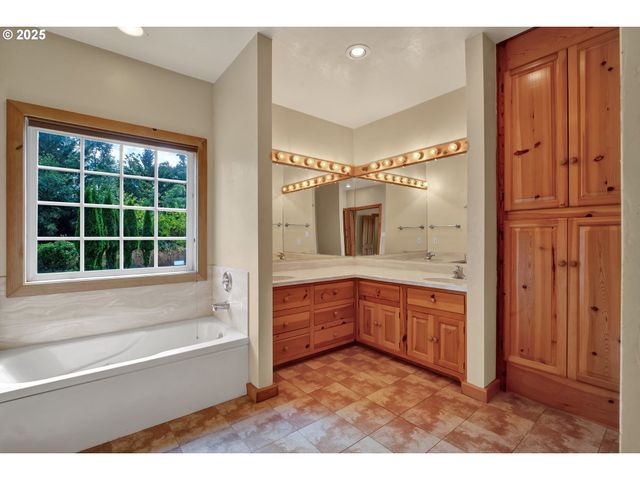 78341 SNAUER Ln, Cottage Grove, OR 97424