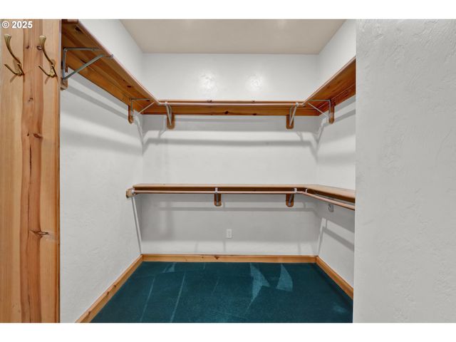 78341 SNAUER Ln, Cottage Grove, OR 97424