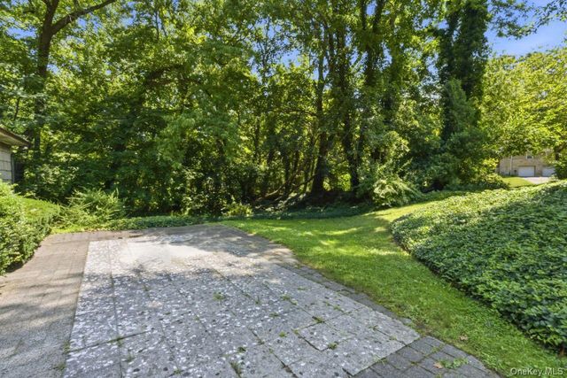 80 Nassau Drive, Great Neck, NY 11021