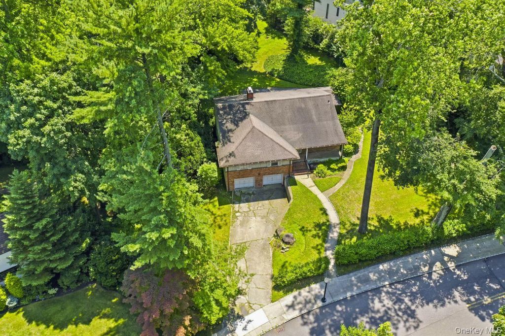 80 Nassau Drive, Great Neck, NY 11021 — photo 2
