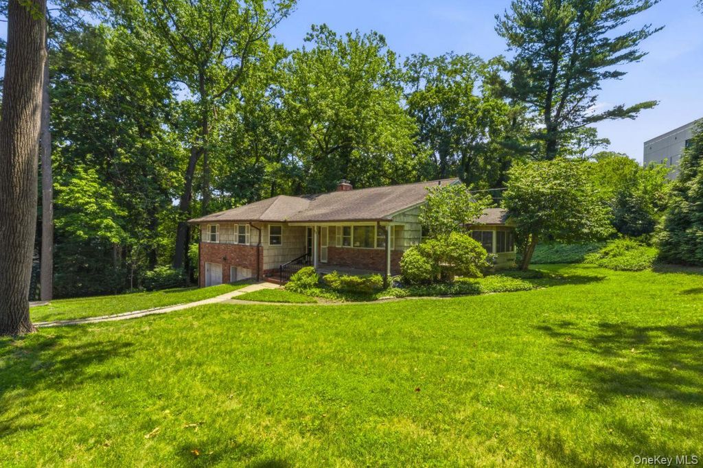 80 Nassau Drive, Great Neck, NY 11021 — photo 4