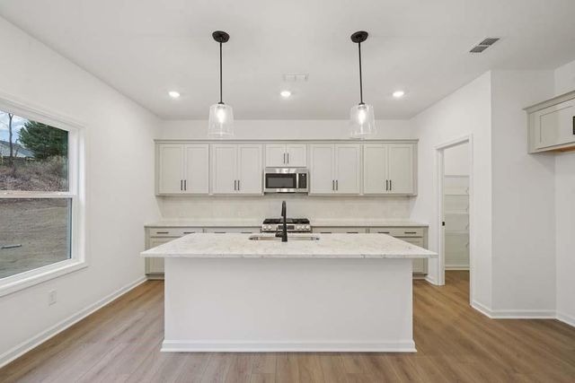 5460 Hargrove Way, Flowery Branch, GA 30542