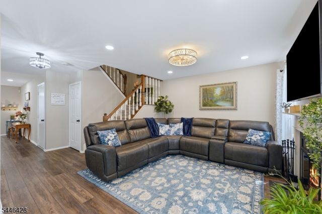 220 Learnington Way, Franklin Twp., NJ 08873