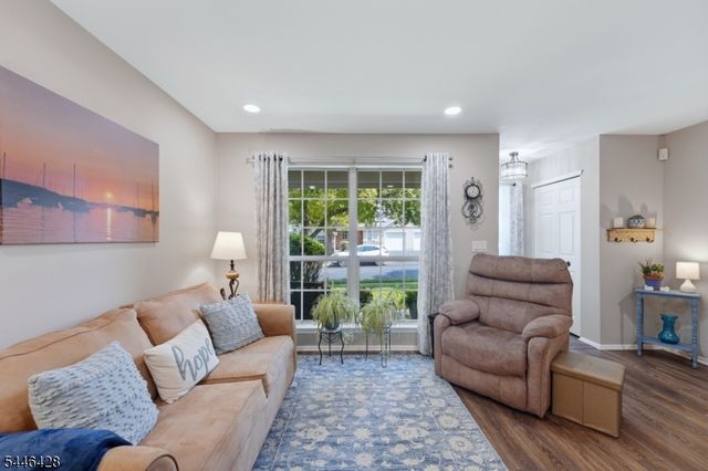 220 Learnington Way, Franklin Twp., NJ 08873