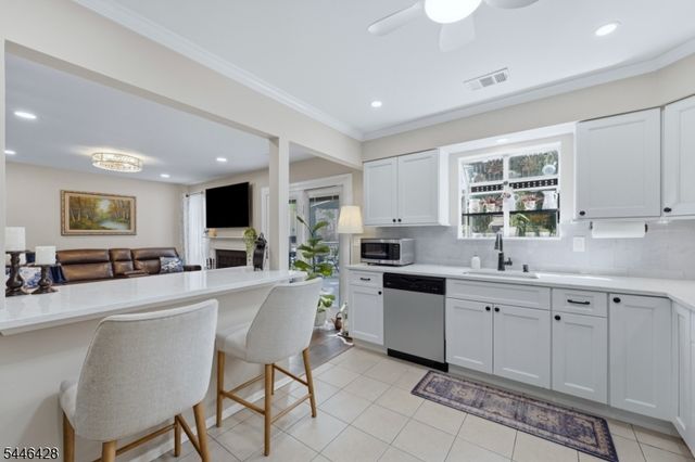 220 Learnington Way, Franklin Twp., NJ 08873